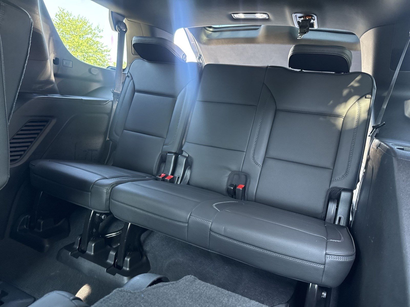 Used 2021 GMC Yukon Denali w/ Denali Premium Package AWD/4WD image 25