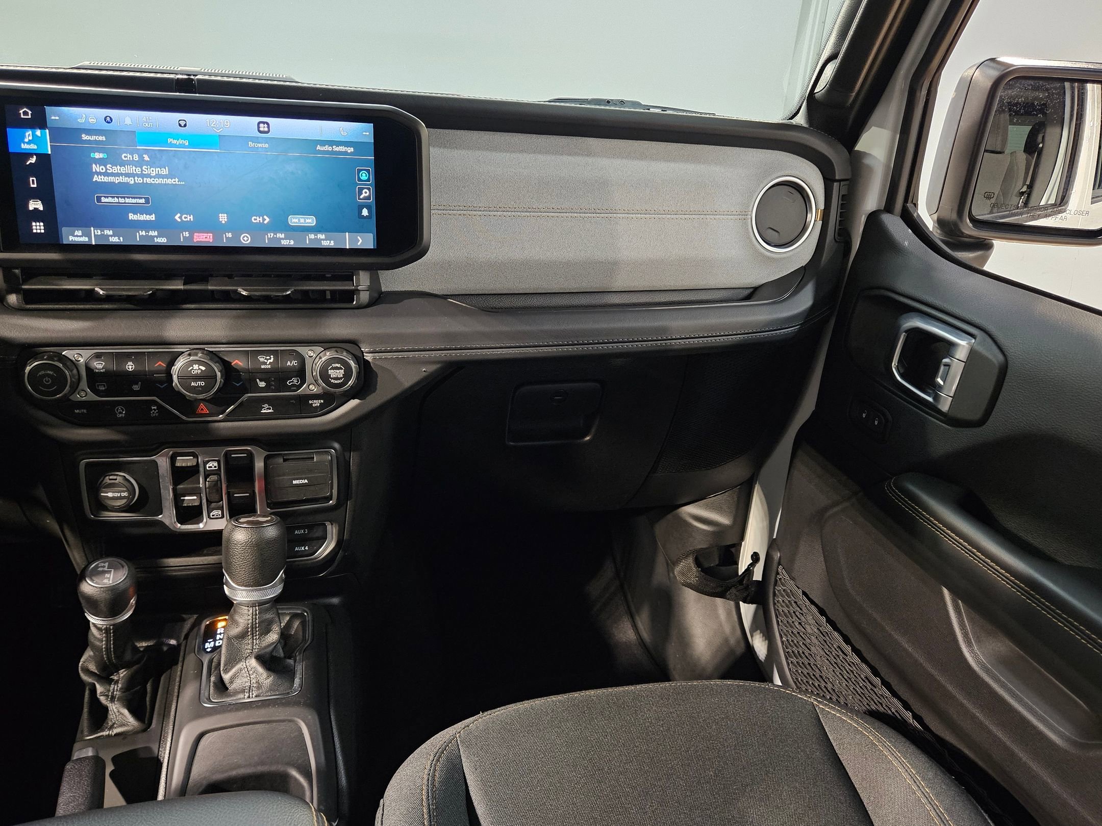 Used 2024 Jeep Wrangler Sahara image 11