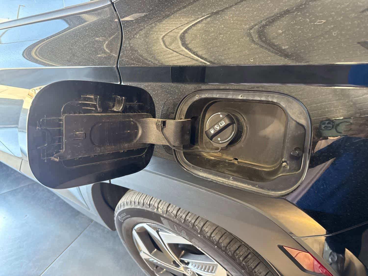 Certified 2024 Hyundai Tucson Limited AWD/4WD image 11