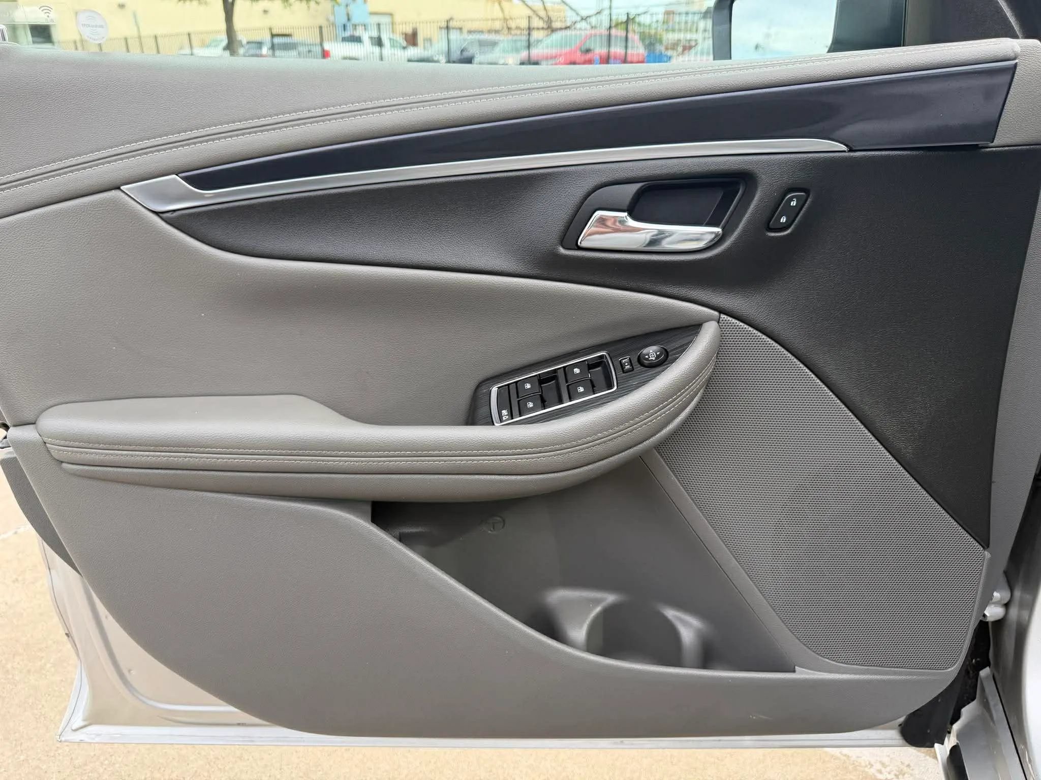 Used 2019 Chevrolet Impala LT FWD image 10
