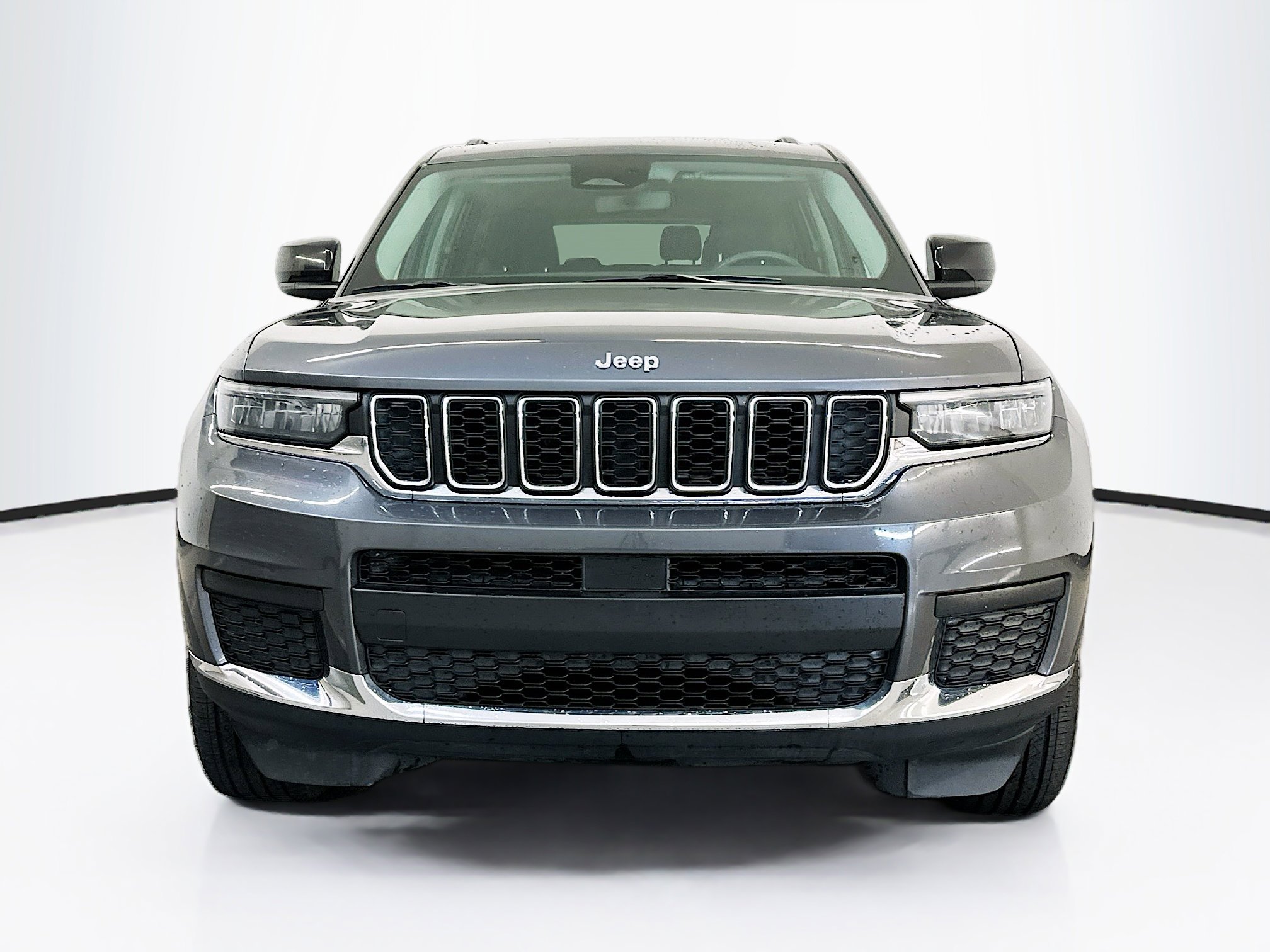 Used 2023 Jeep Grand Cherokee L Laredo image 2