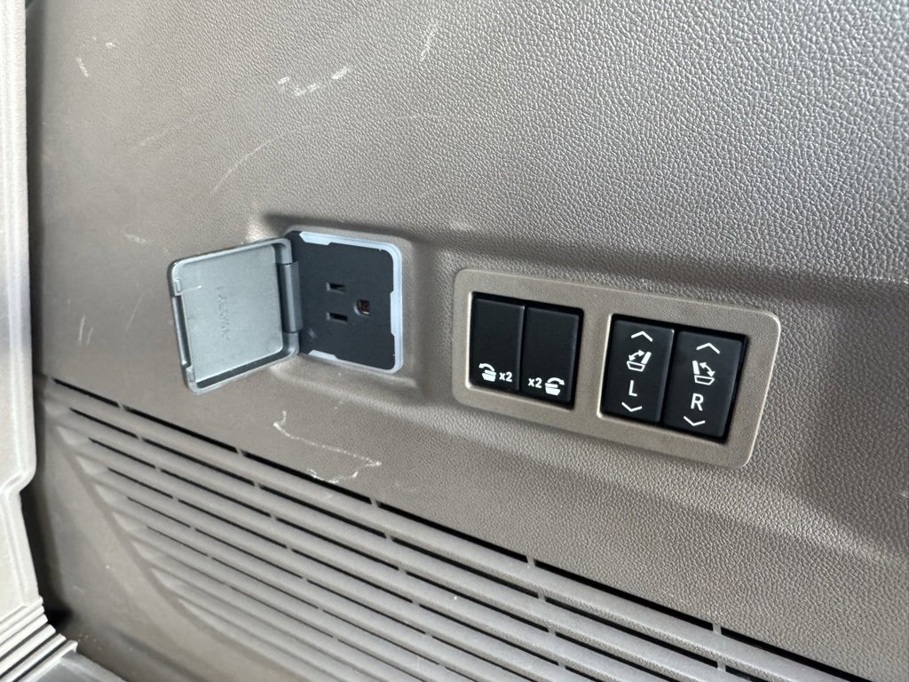 Certified 2023 GMC Yukon Denali image 31