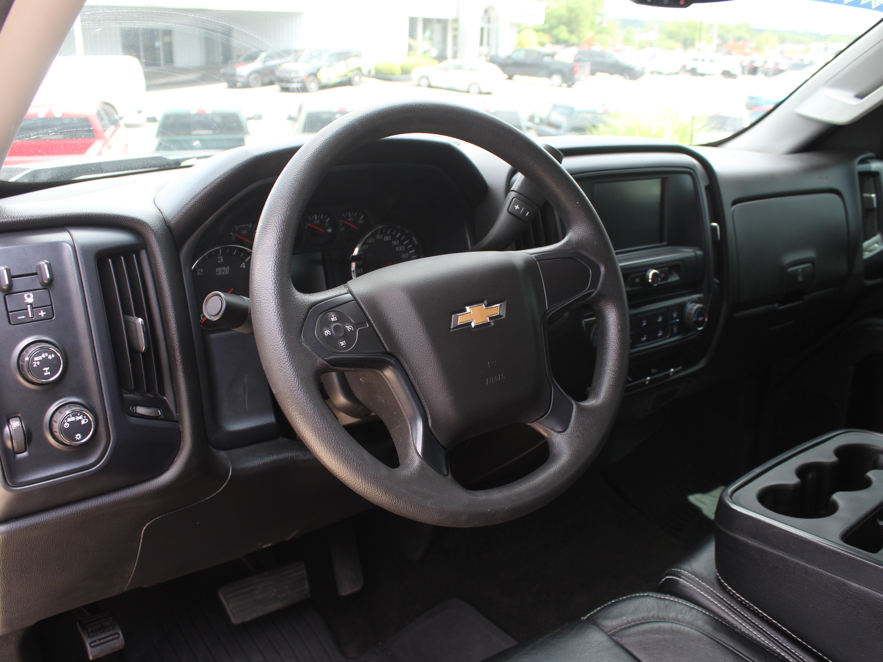 Used 2018 Chevrolet Silverado 1500 Custom w/ Custom Convenience Package AWD/4WD image 12