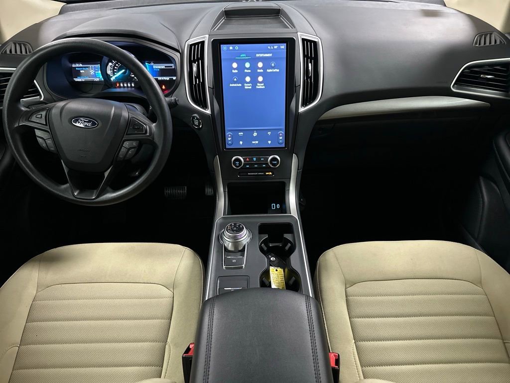 Certified 2024 Ford Edge SE image 3