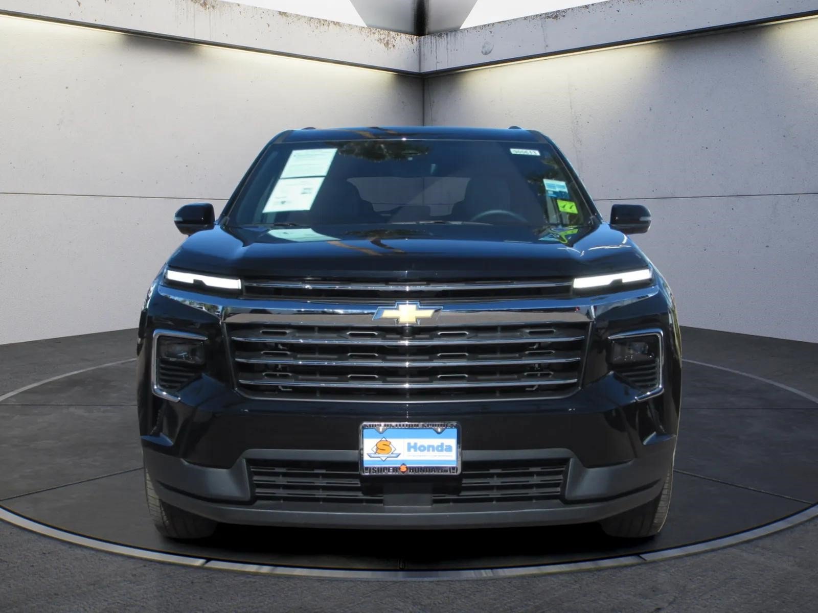 Used 2026 Chevrolet Traverse LT w/ Driver Confidence Package AWD/4WD image 3