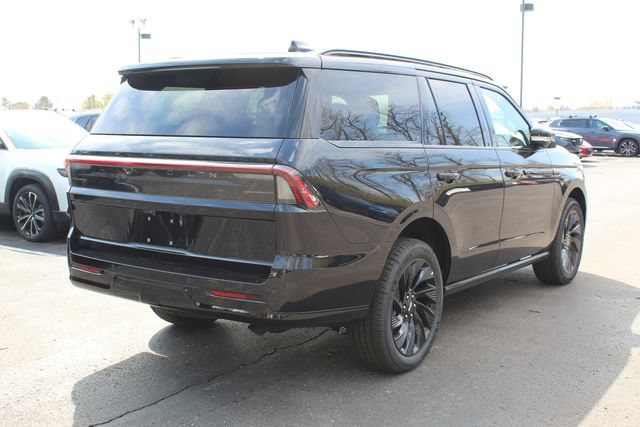 New 2026 Lincoln Navigator Reserve w/ Jet Appearance Package AWD/4WD image 3
