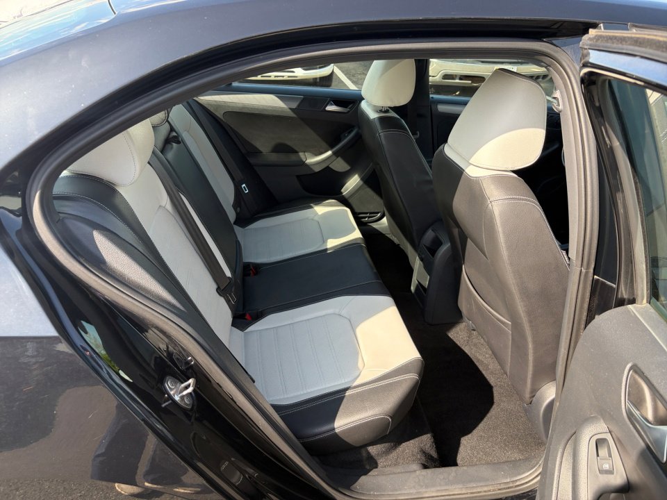 Used 2016 Volkswagen Jetta Sport image 29