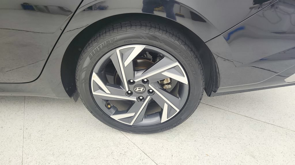Used 2024 Hyundai Elantra Limited FWD image 28
