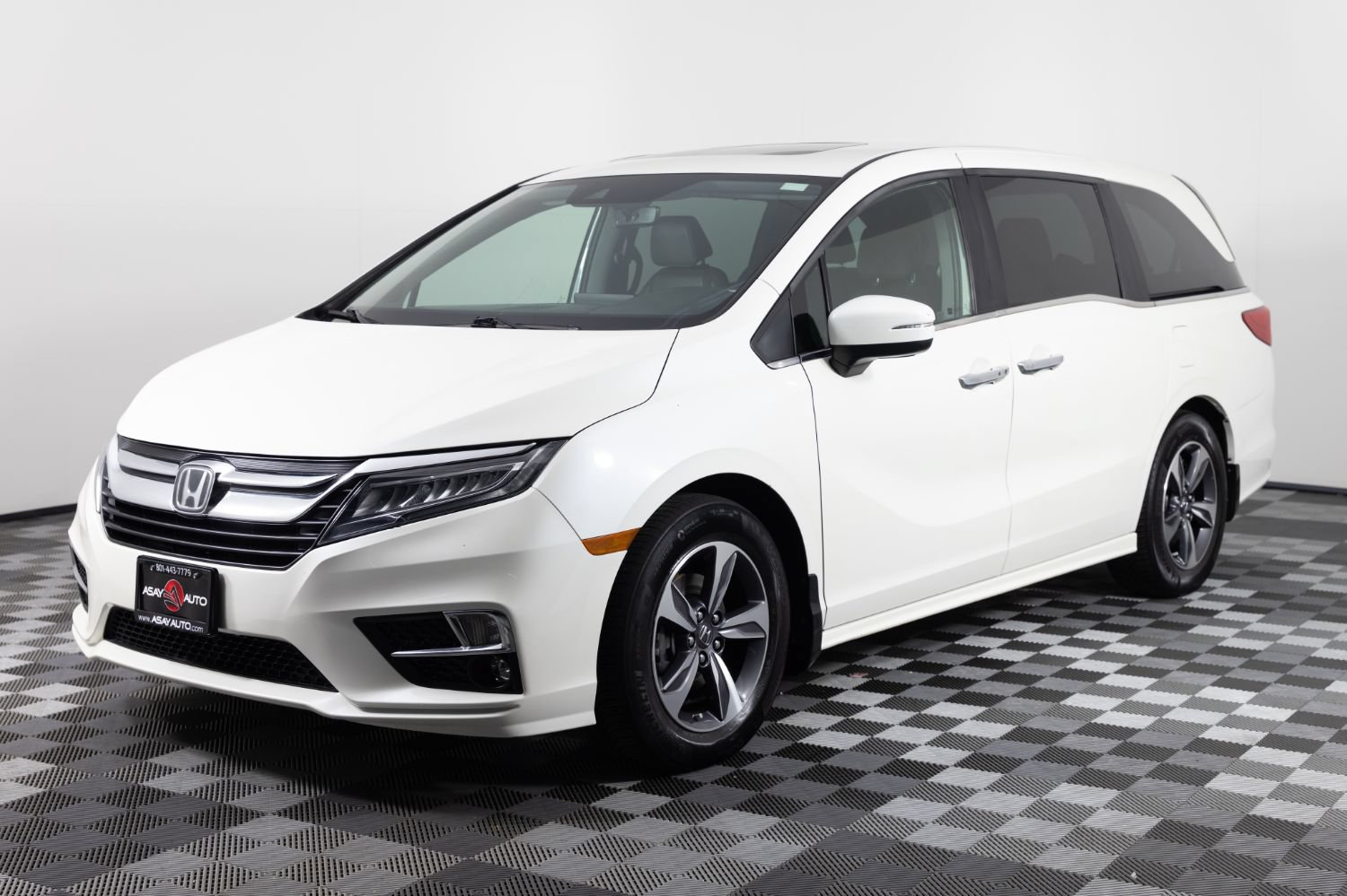 Used 2018 Honda Odyssey Touring image 2