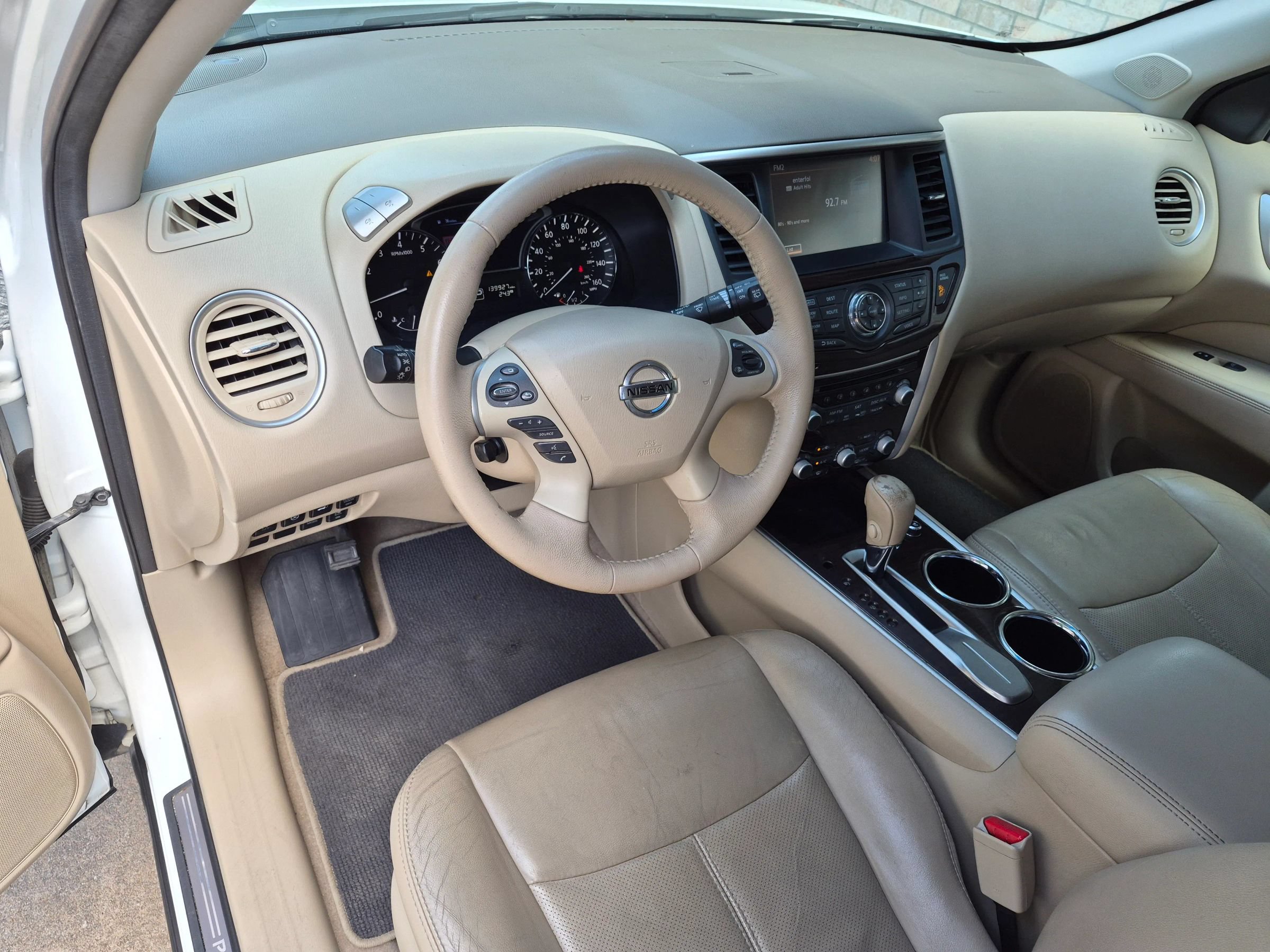 Used 2014 Nissan Pathfinder Platinum w/ Platinum Premium Package FWD image 29
