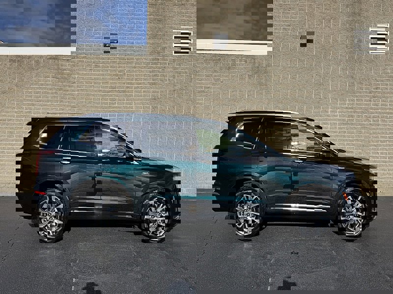 Used 2024 Cadillac XT6 Premium Luxury image 2