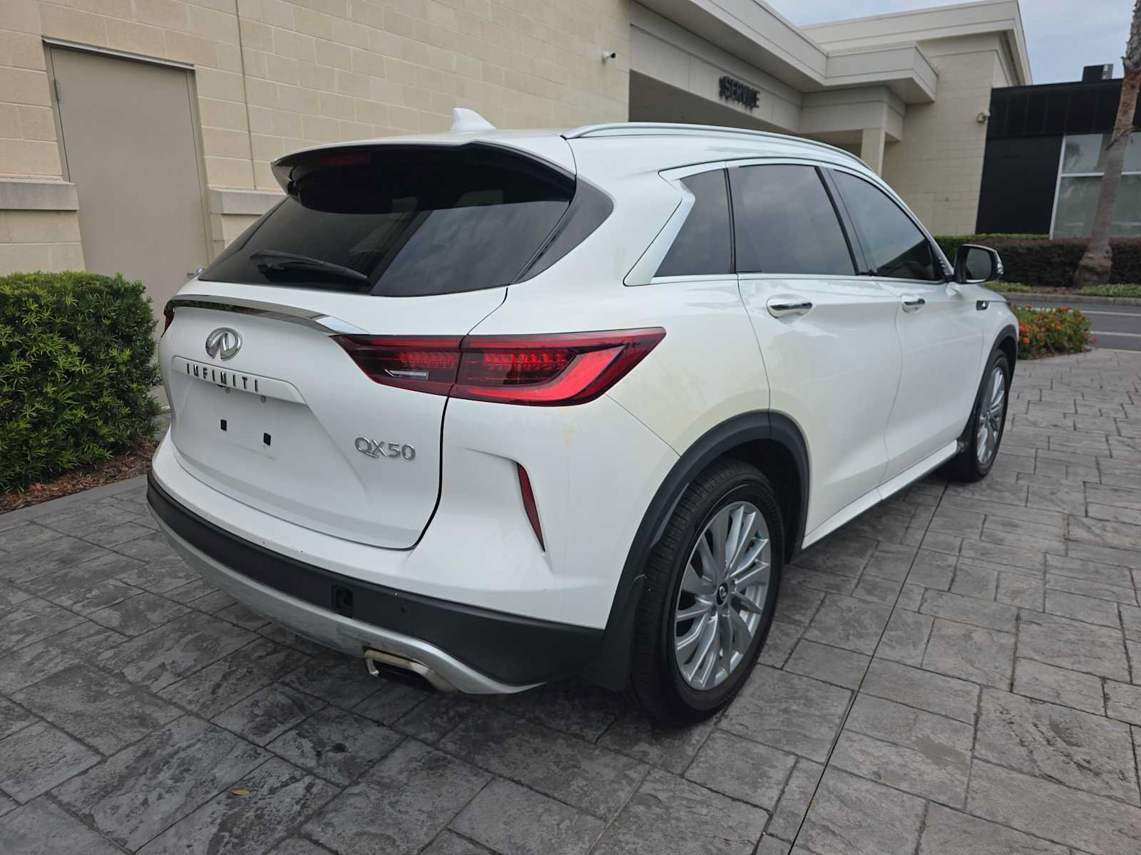 Used 2023 INFINITI QX50 Luxe FWD image 3