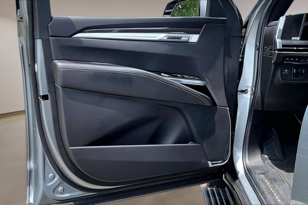 Certified 2025 Cadillac Escalade V AWD/4WD image 18