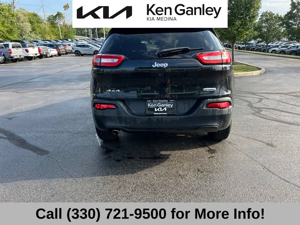 Used 2015 Jeep Cherokee Latitude w/ Cold Weather Group AWD/4WD image 11