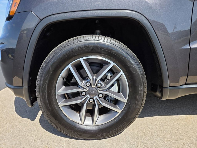 Used 2020 Jeep Grand Cherokee Limited w/ Premium Lighting Group AWD/4WD image 32