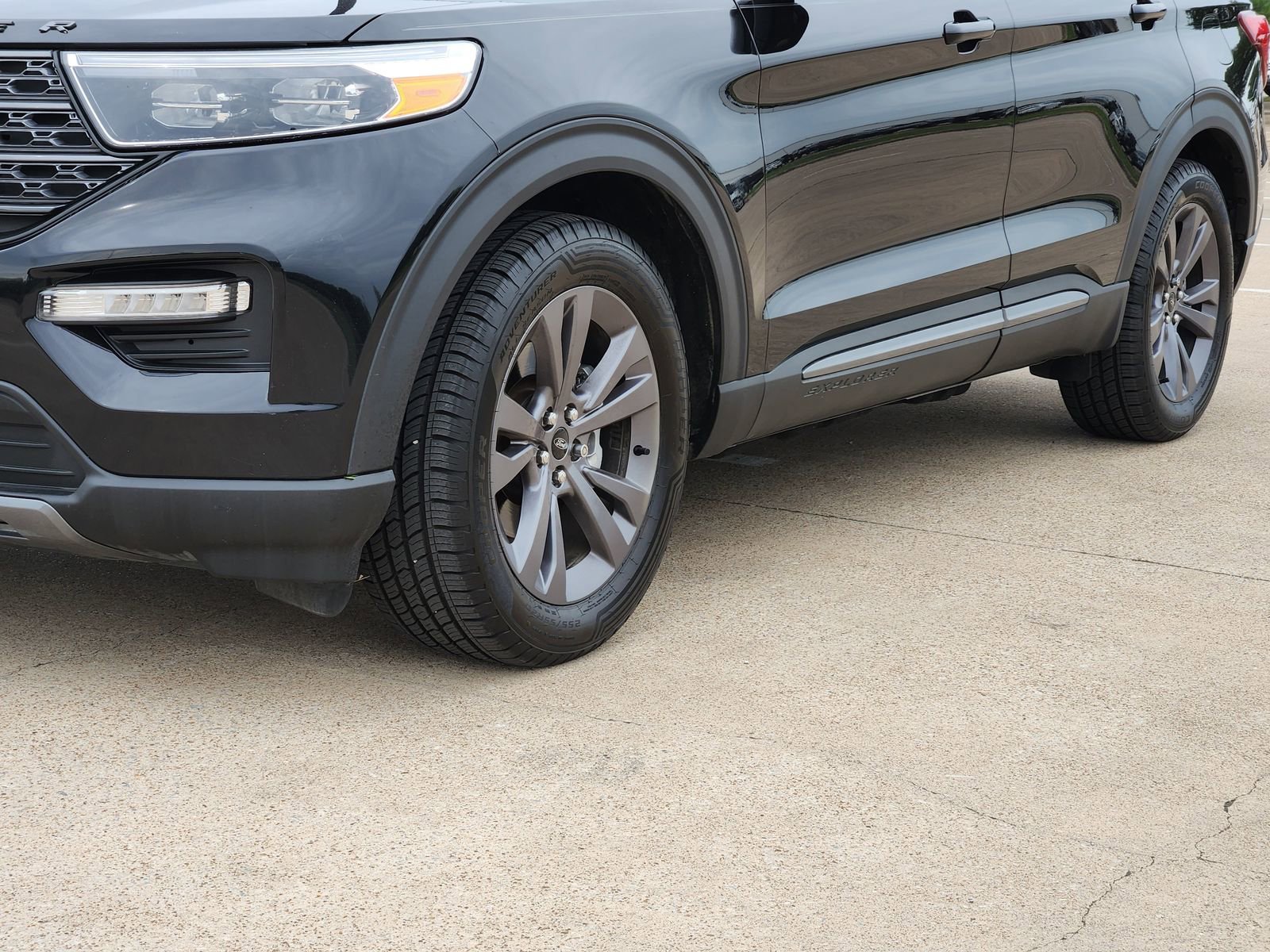 Used 2024 Ford Explorer XLT w/ Equipment Group 202A RWD image 12