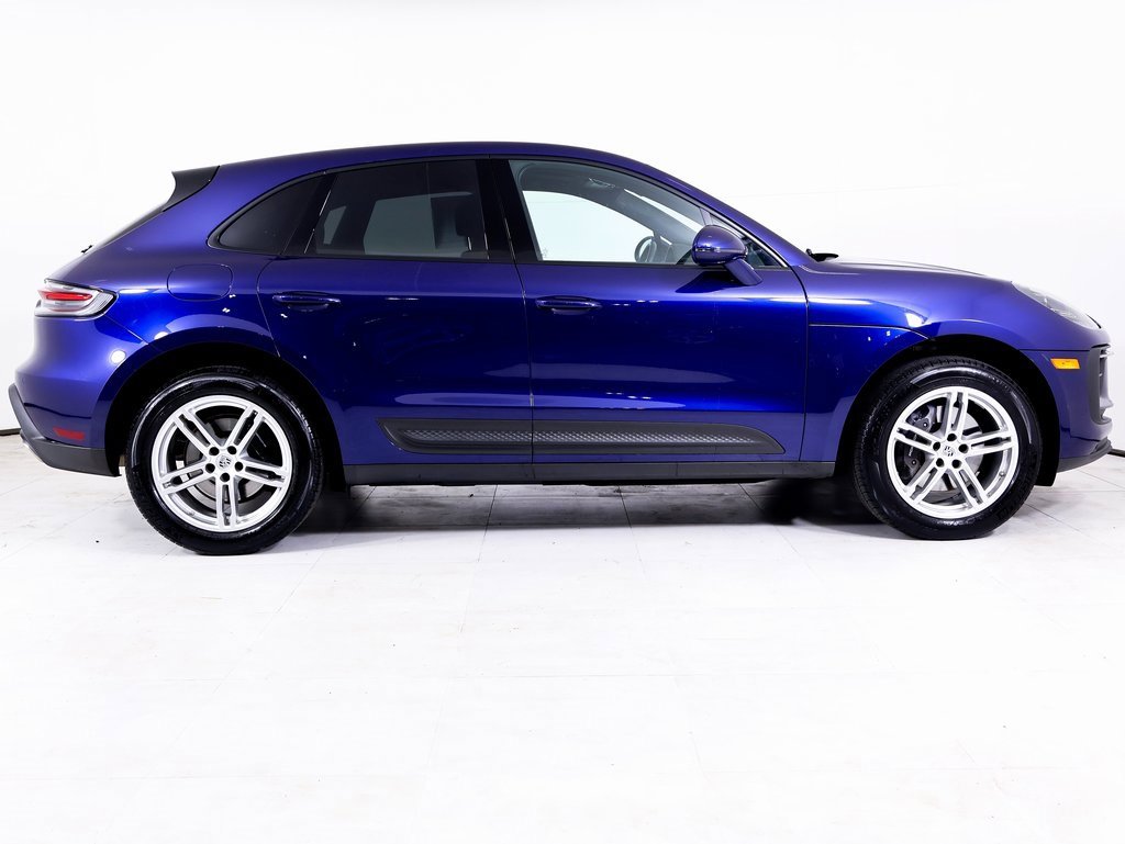 Used 2025 Porsche Macan image 26