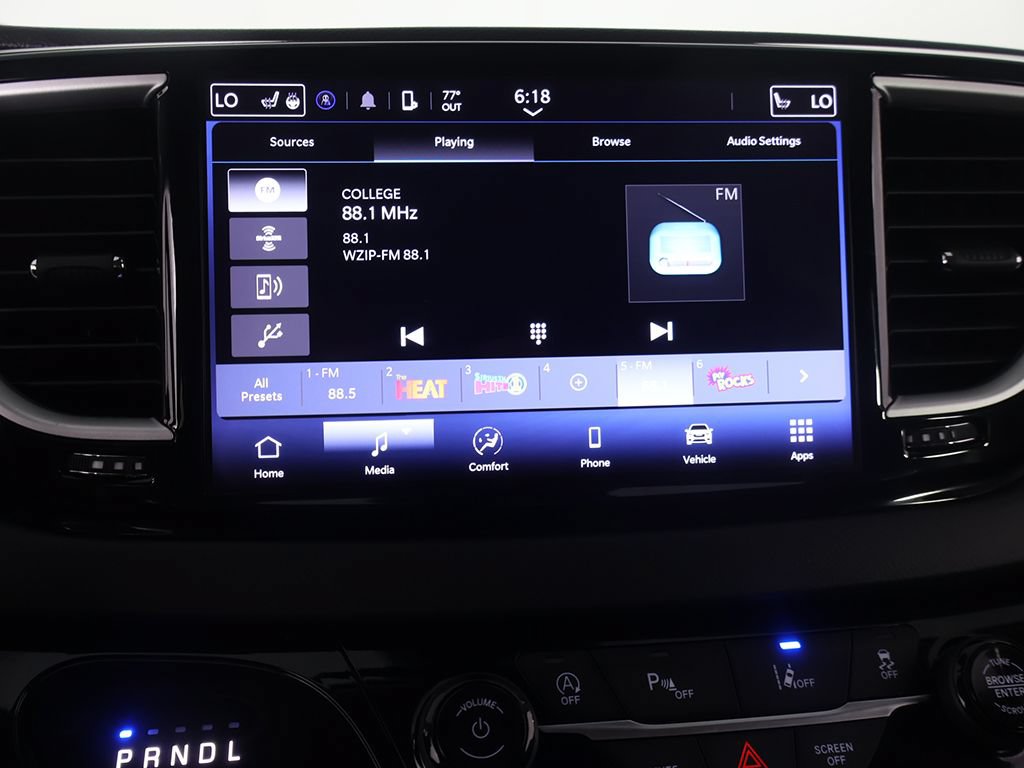 Used 2024 Chrysler Pacifica Touring-L FWD image 45