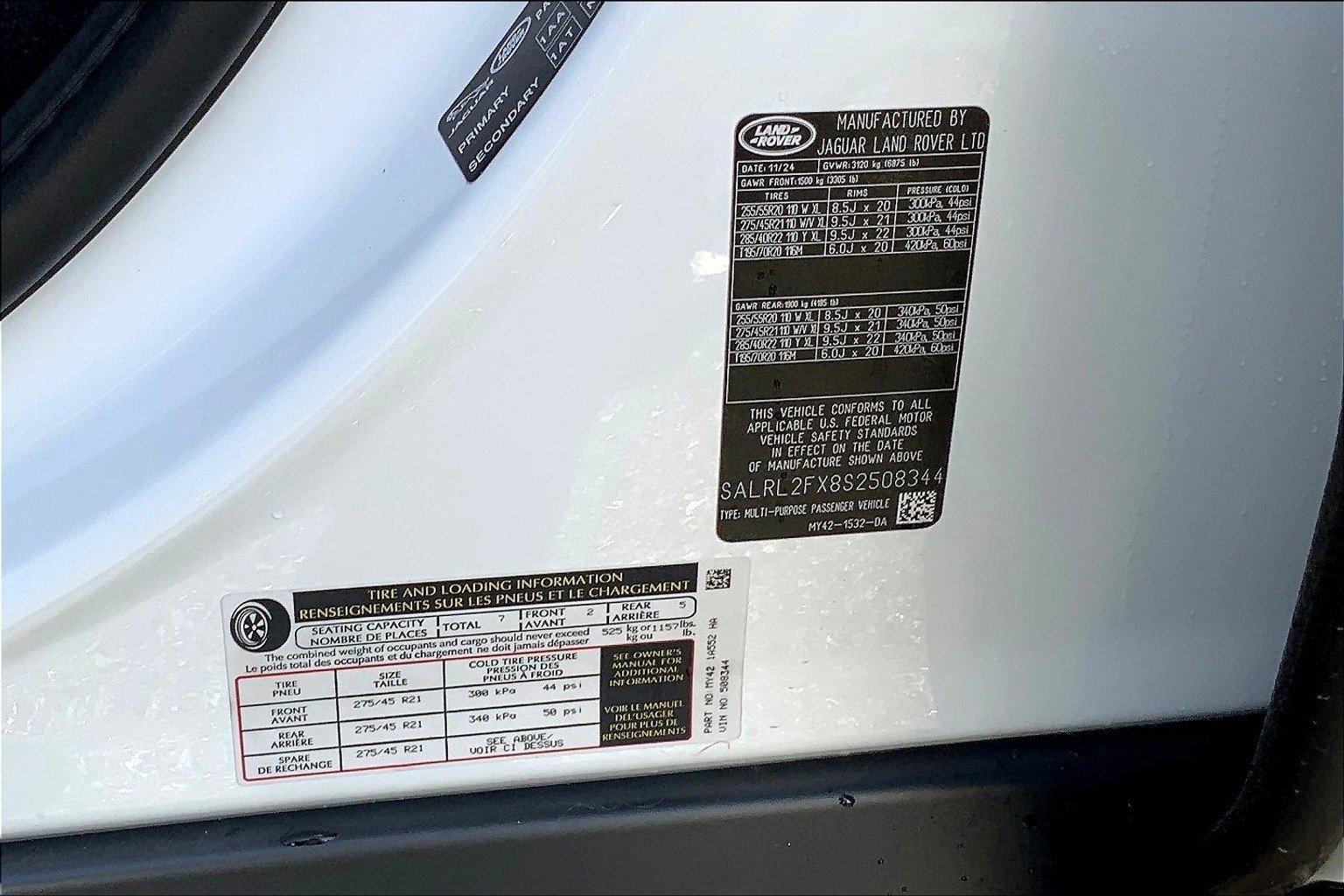 New 2025 Land Rover Discovery Dynamic SE image 14