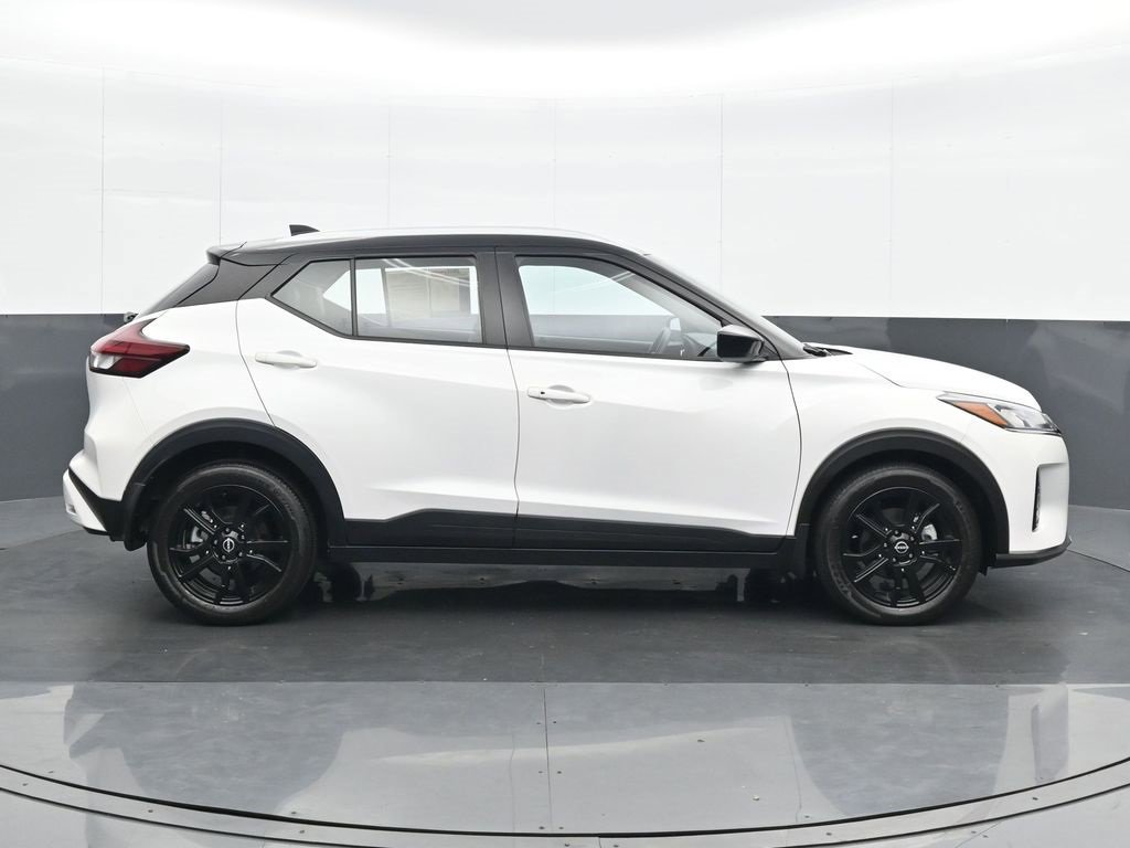 Used 2023 Nissan Kicks SV image 7