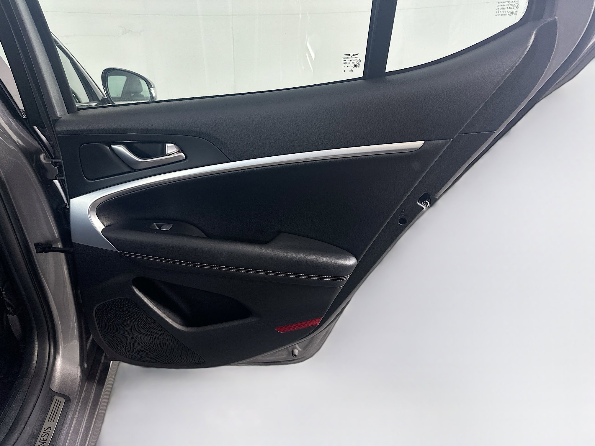 Used 2025 Genesis G70 2.5T RWD image 31