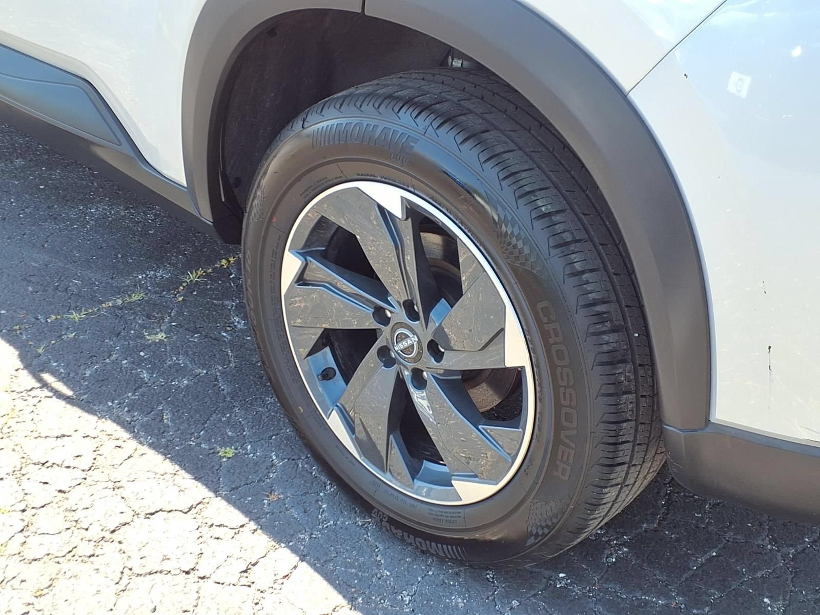 Used 2025 Nissan Rogue SV AWD/4WD image 14