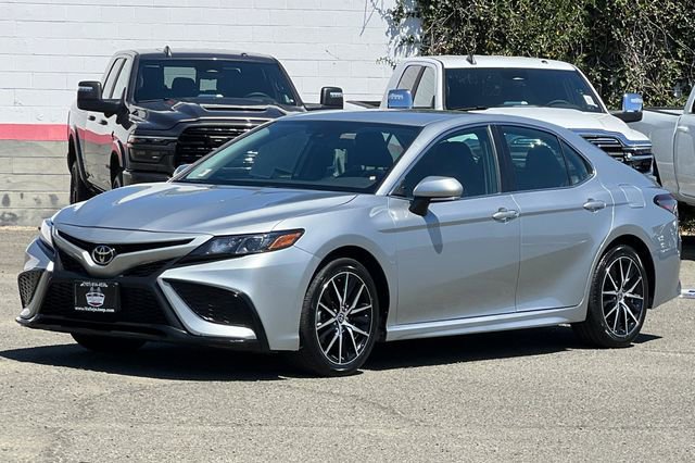 Used 2024 Toyota Camry SE w/ Cold Weather Package image 11
