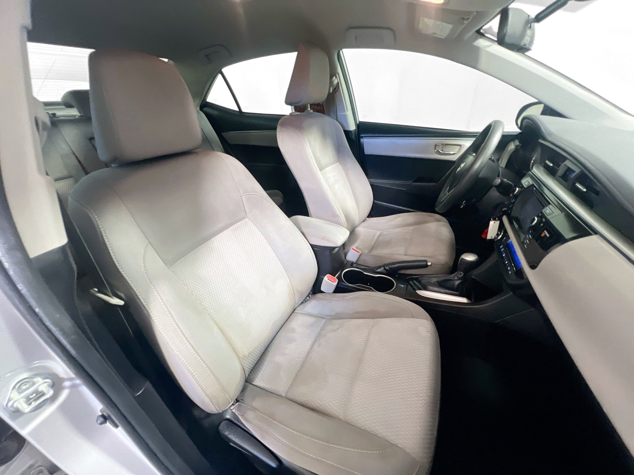 Used 2015 Toyota Corolla LE FWD image 30