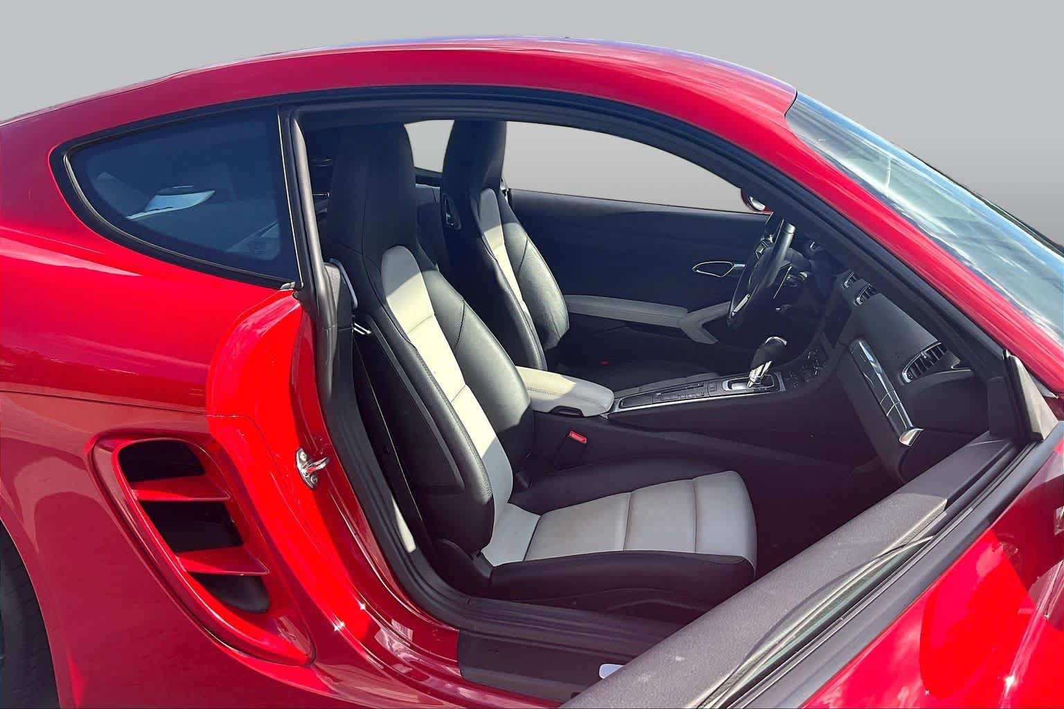 Used 2019 Porsche 718 Cayman RWD image 9
