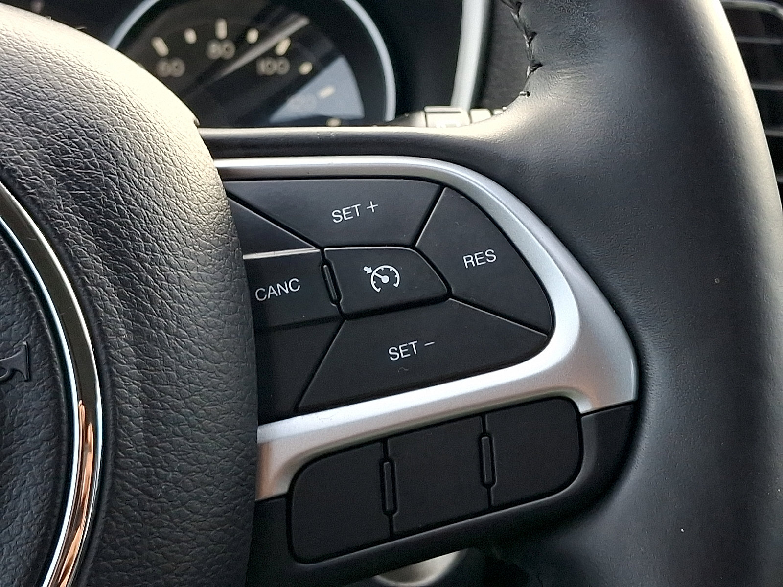 Used 2019 Jeep Compass Latitude FWD image 25