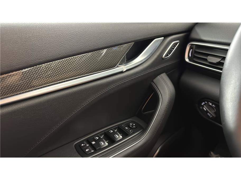 Used 2019 Maserati Levante S AWD/4WD image 33
