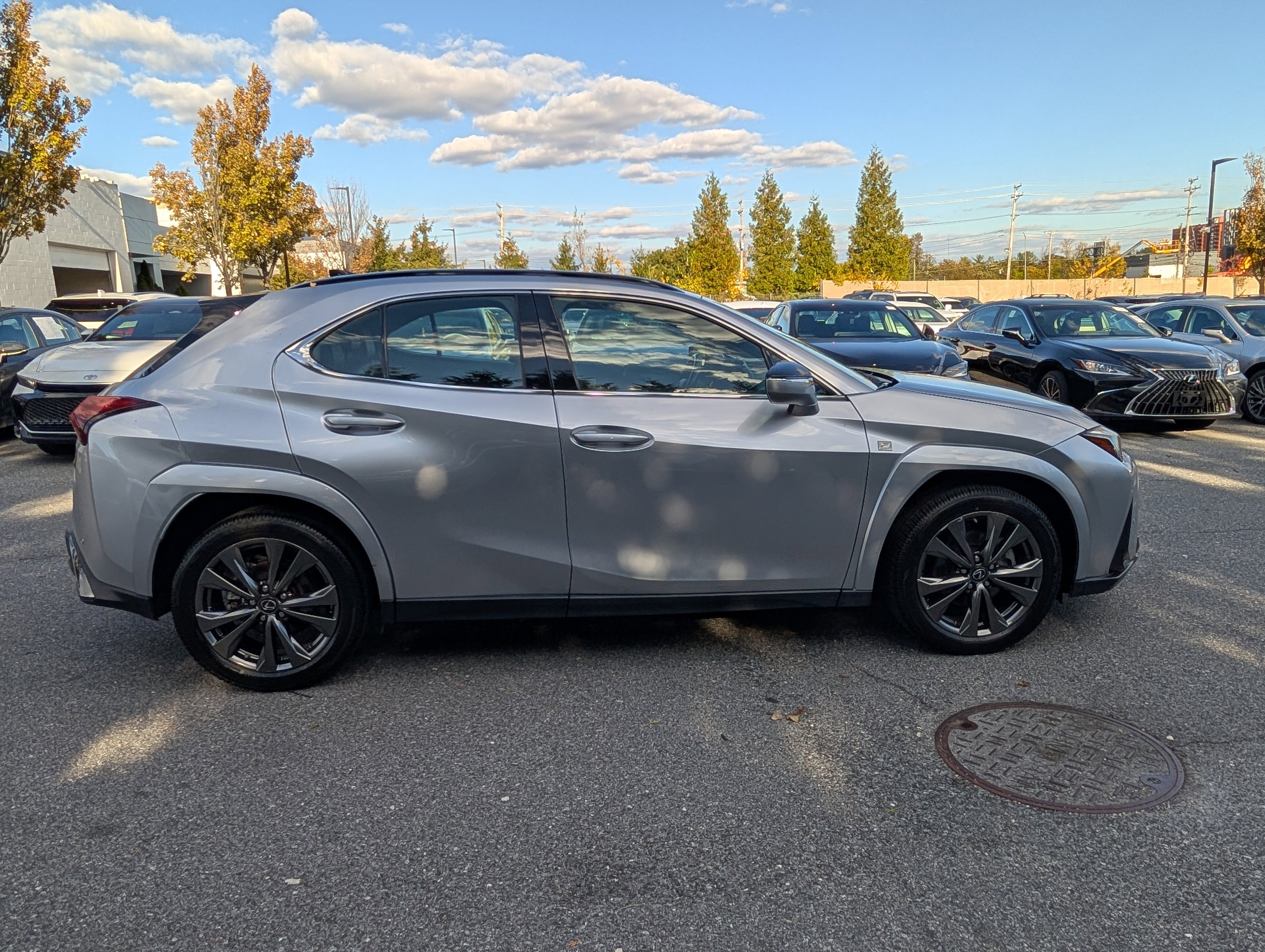 Used 2023 Lexus UX 250h F Sport image 2