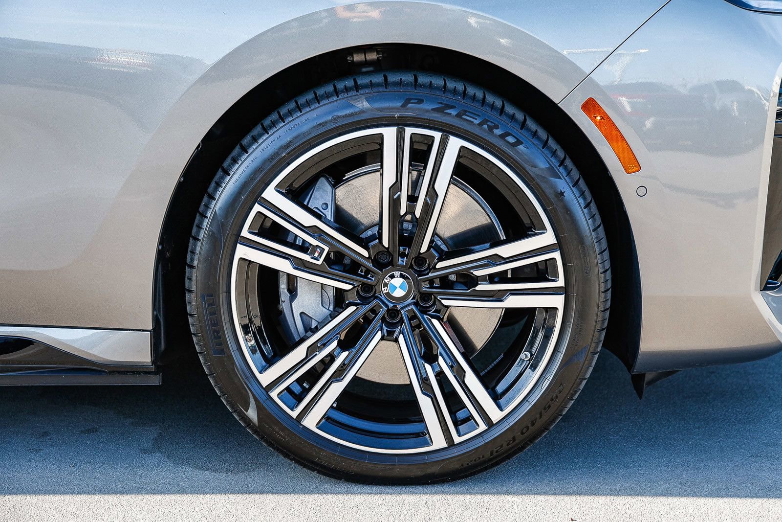 Used 2026 BMW 750e xDrive image 9