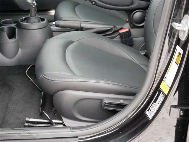 Used 2020 MINI Cooper 4-Door Hardtop w/ Premium Package image 14