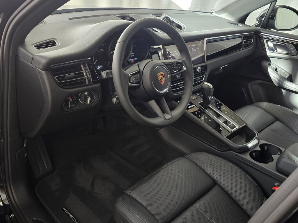 New 2026 Porsche Macan image 4