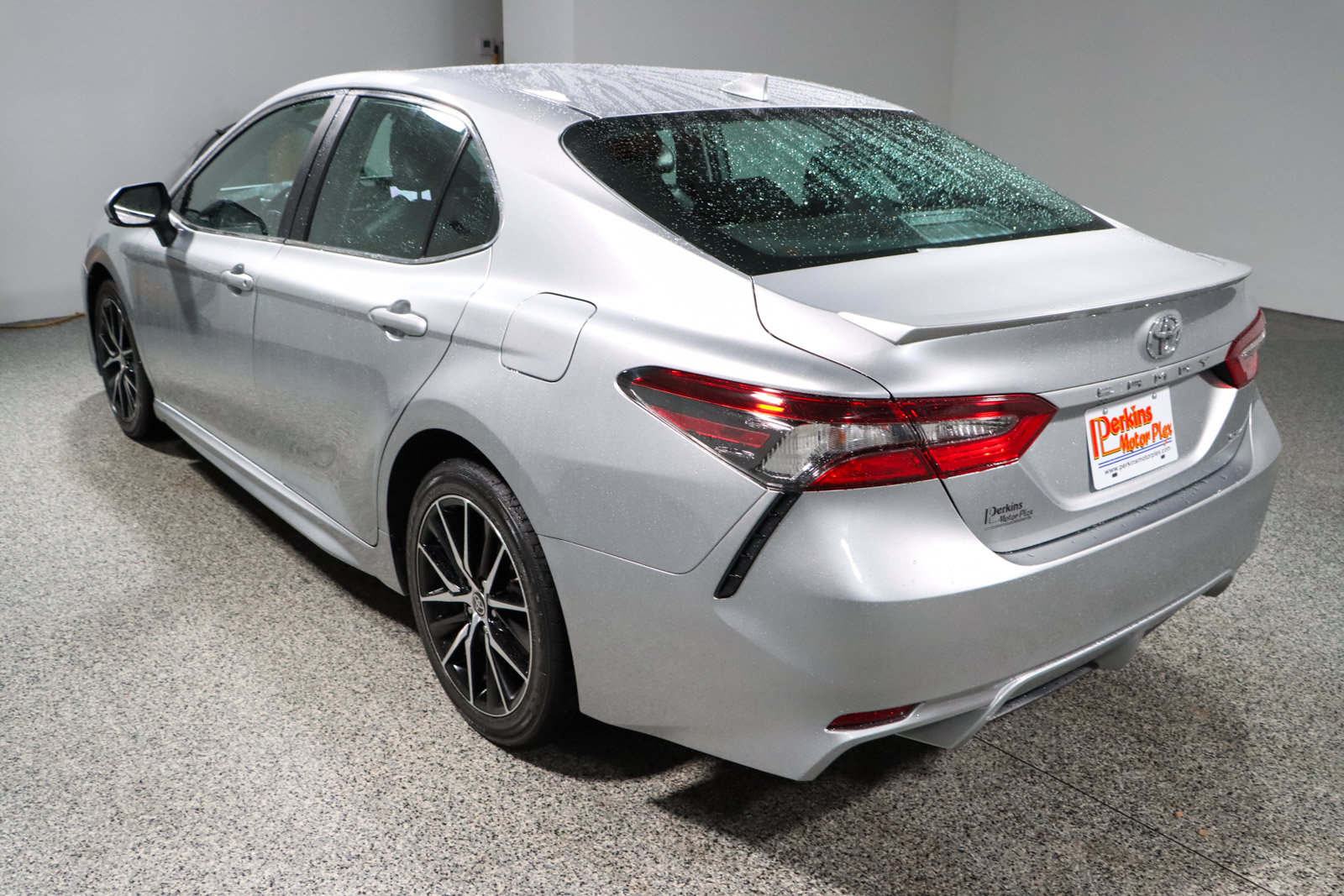 Used 2024 Toyota Camry SE FWD image 9
