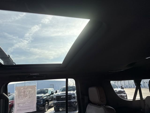 Used 2022 Chevrolet Suburban High Country image 23