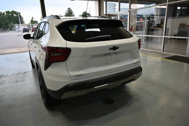 New 2026 Chevrolet Trax ACTIV w/ Sunroof Package FWD image 6