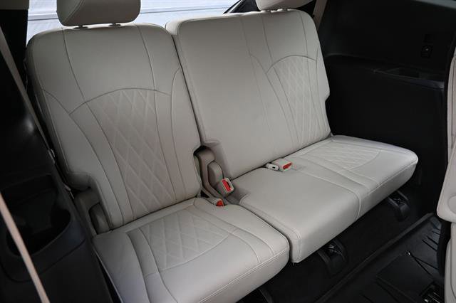 Used 2024 Buick Enclave Avenir w/ Avenir Technology Package AWD/4WD image 26