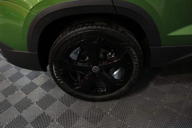 New 2025 Volkswagen Taos SE image 29