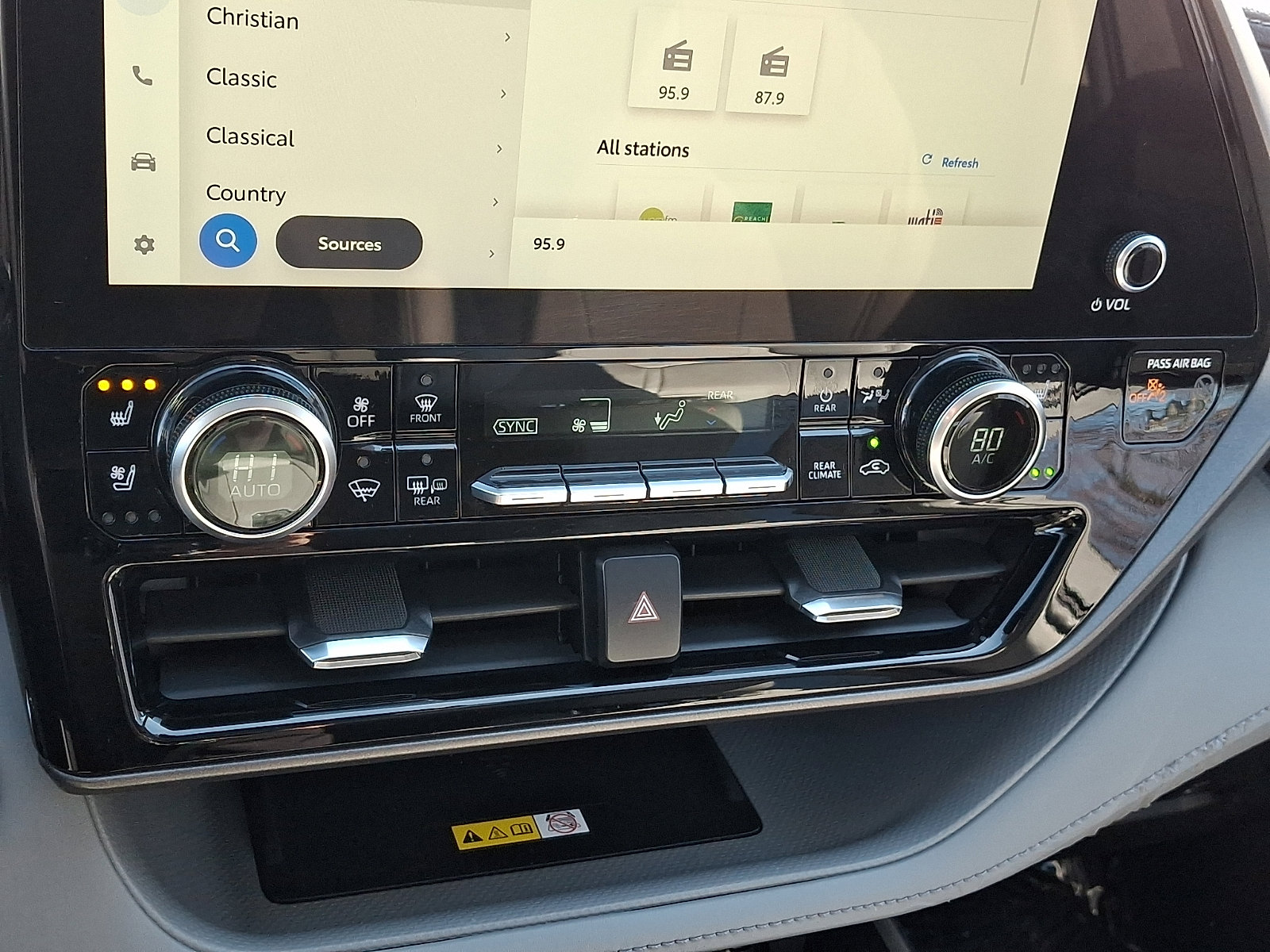 Used 2023 Toyota Highlander Limited image 15