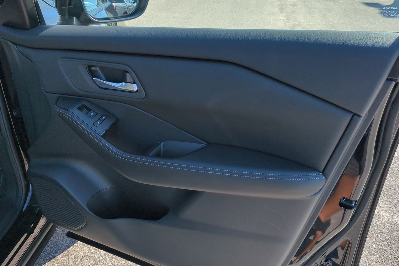 Certified 2024 Nissan Rogue SV FWD image 38