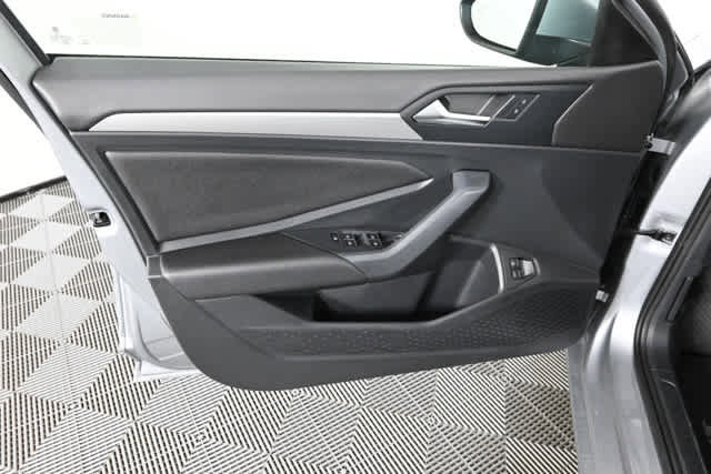 Used 2021 Volkswagen Jetta SE image 18