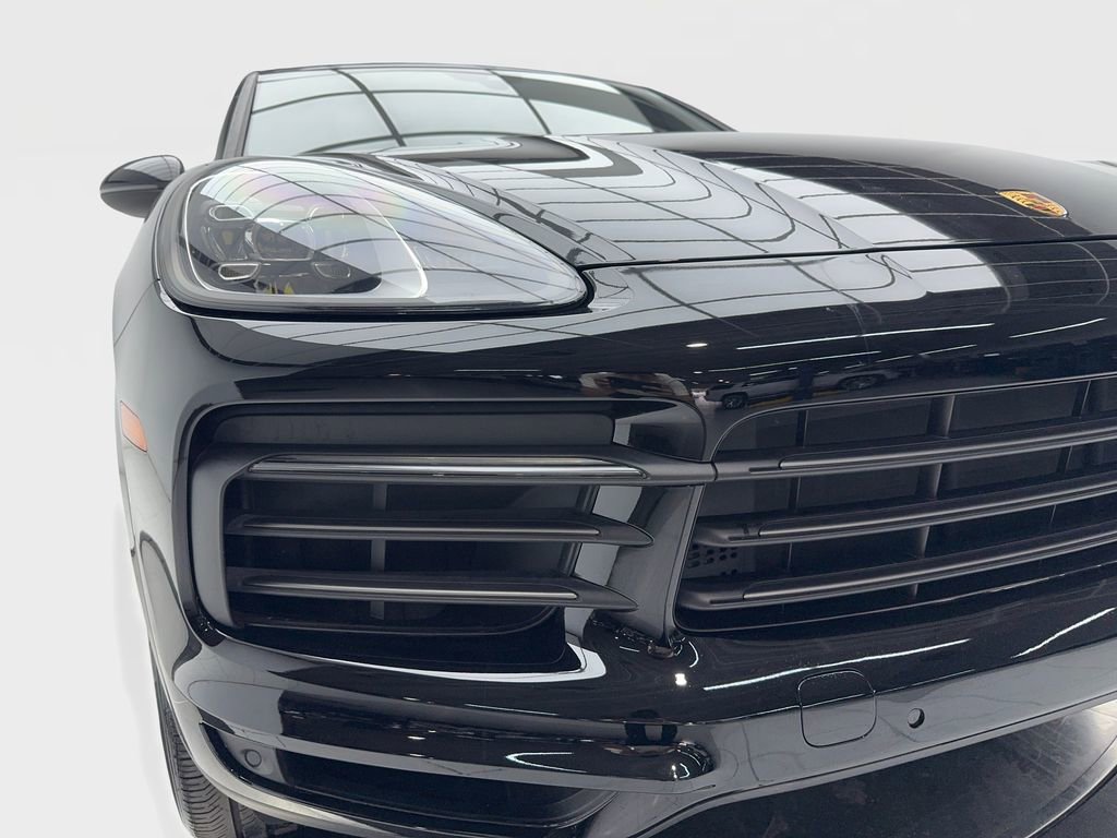 Used 2023 Porsche Cayenne Platinum Edition image 4