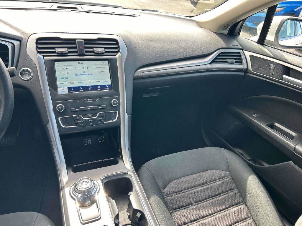 Used 2020 Ford Fusion SE FWD image 15