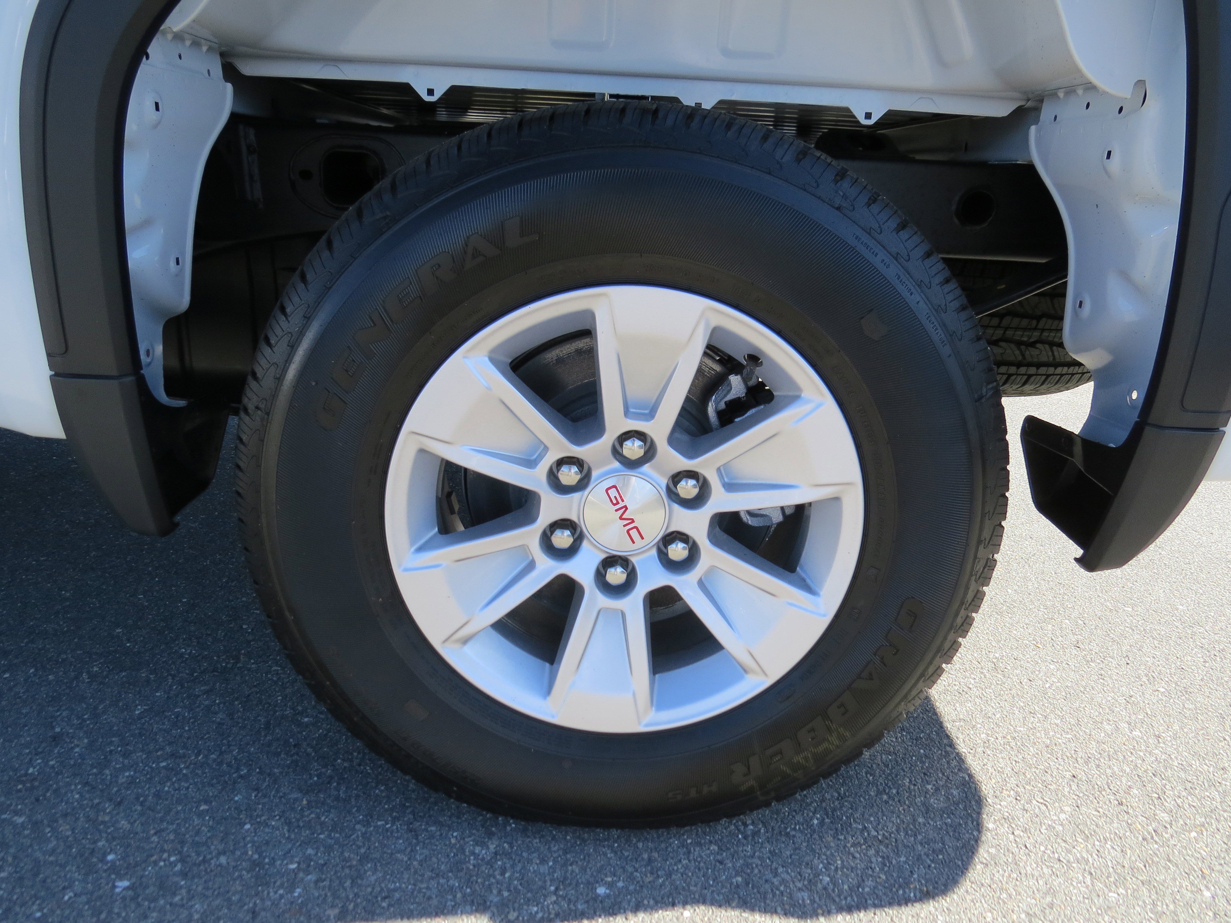 New 2026 GMC Sierra 1500 SLE image 11