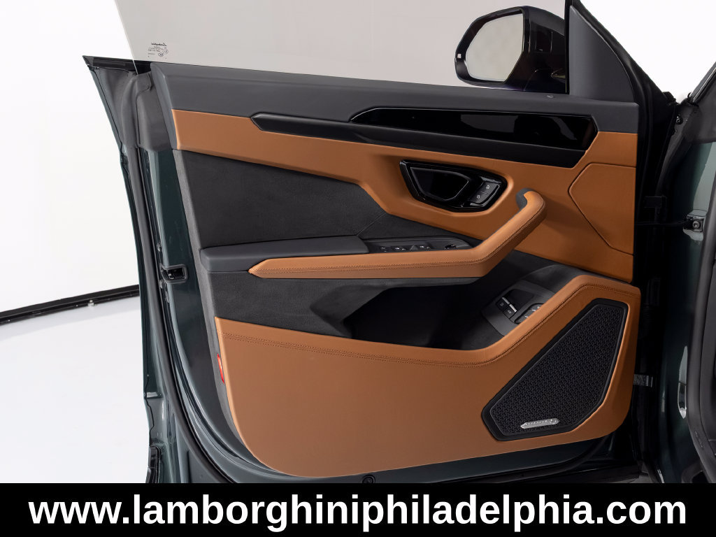 Used 2025 Lamborghini Urus SE AWD/4WD image 13