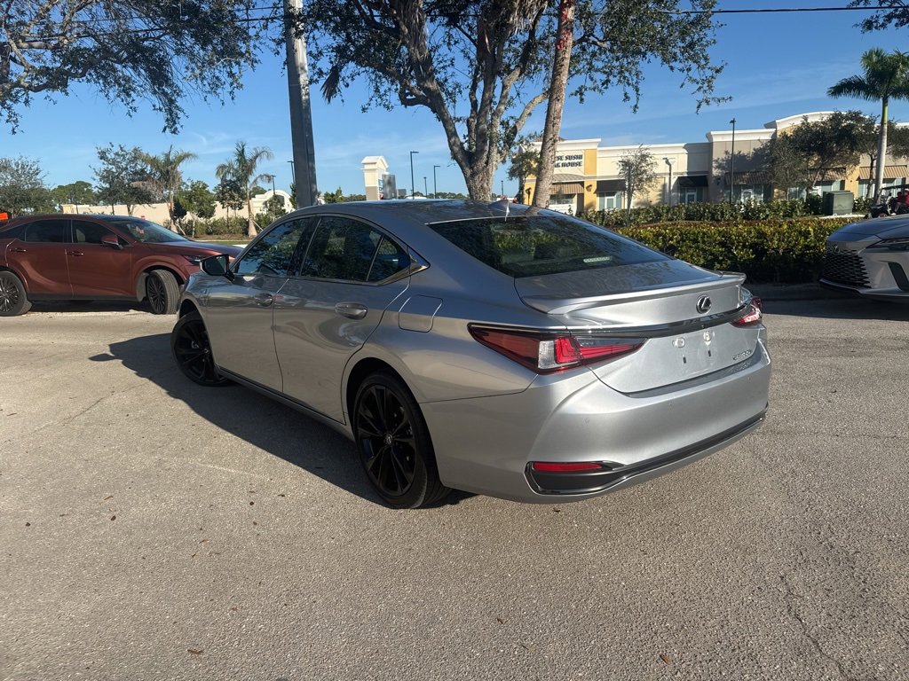 Used 2023 Lexus ES 300h F Sport image 7