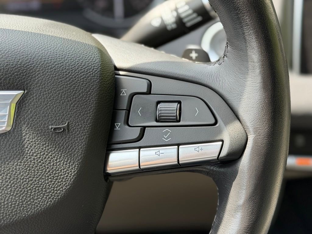 Used 2022 Cadillac XT4 Luxury w/ Cold Weather Package AWD/4WD image 12