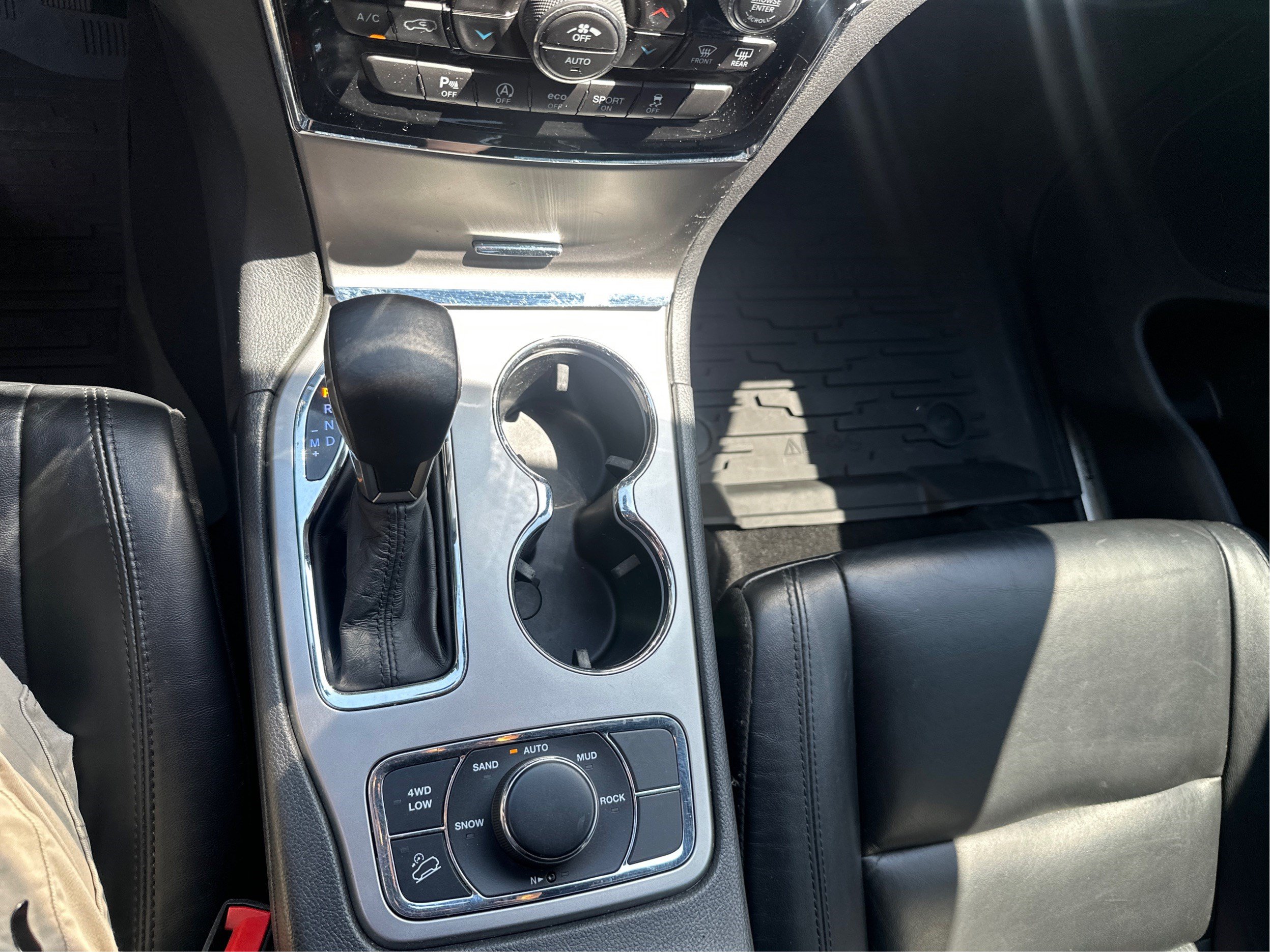 Used 2019 Jeep Grand Cherokee Limited AWD/4WD image 15